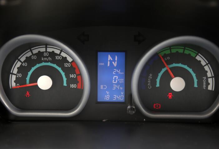 启腾新能源物流车内饰